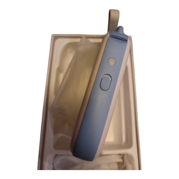 Clabel Label Printer with instructions & cord new in box run by cellphone app - Picture 2 of 4